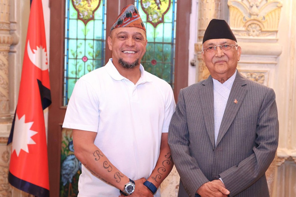 PM KP Sharma Oli Meets Brazilian Football Legend Roberto Carlos